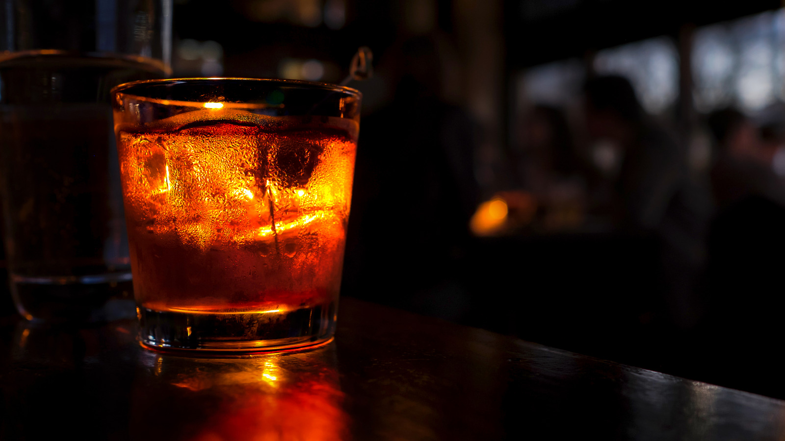 The Sweet Difference Between Old Fashioned And Manhattan Cocktails