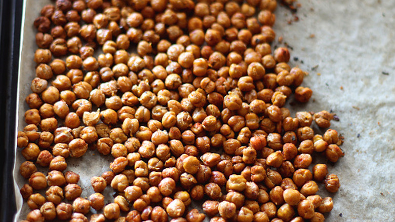 Homemade roasted chickpeas