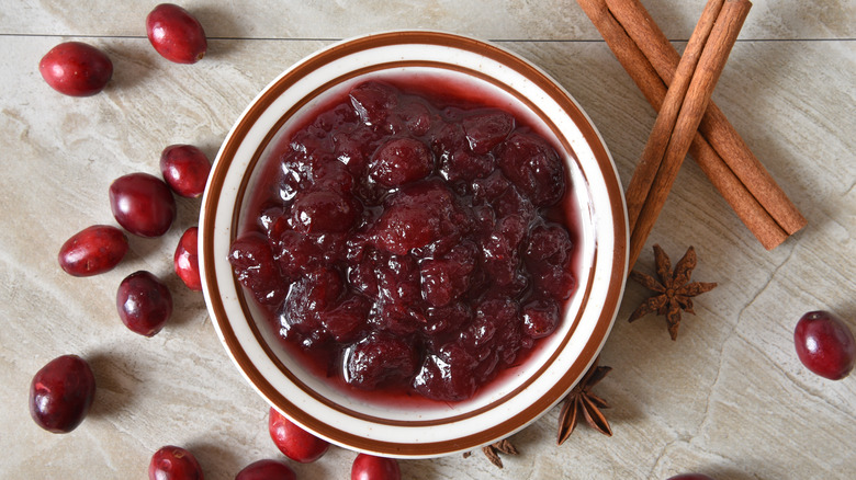 cranberry sauce with cinnamon 