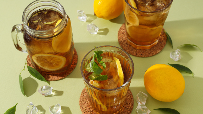 Iced tea with lemons and mint