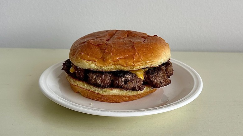 A Chili's Big QP Burger on a white plate