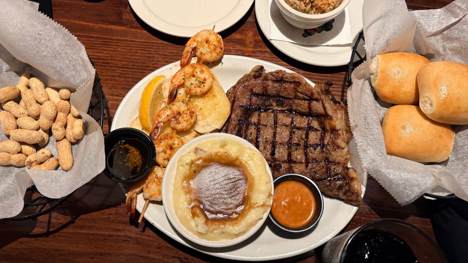 The Texas Roadhouse Family Pack Feeds A Crowd For Less Than You Might Think - Tasting Table