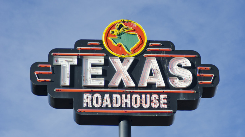 texas roadhouse sign