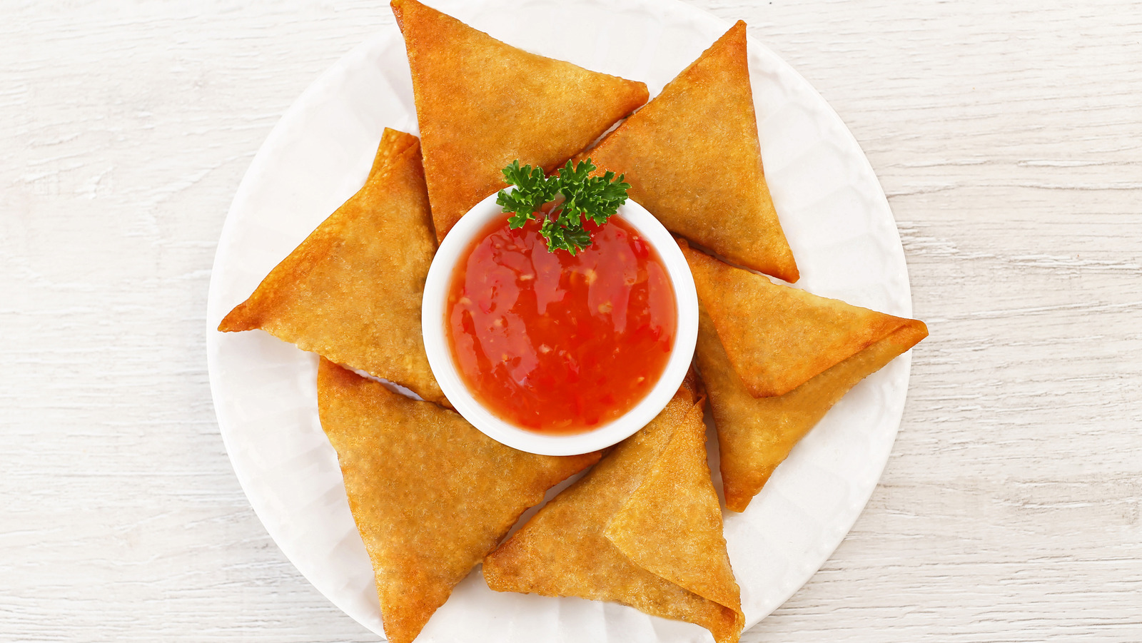 The Three Types Of Sauces Commonly Served With Samosas