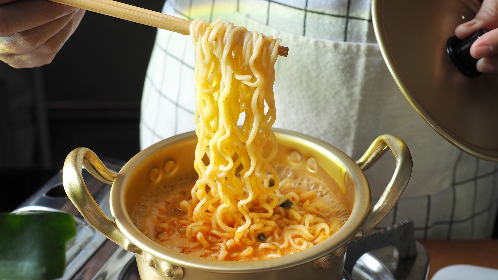 https://www.tastingtable.com/img/gallery/the-tiktok-instant-ramen-hack-that-will-help-you-get-a-quick-meal/l-intro-1646948388.jpg