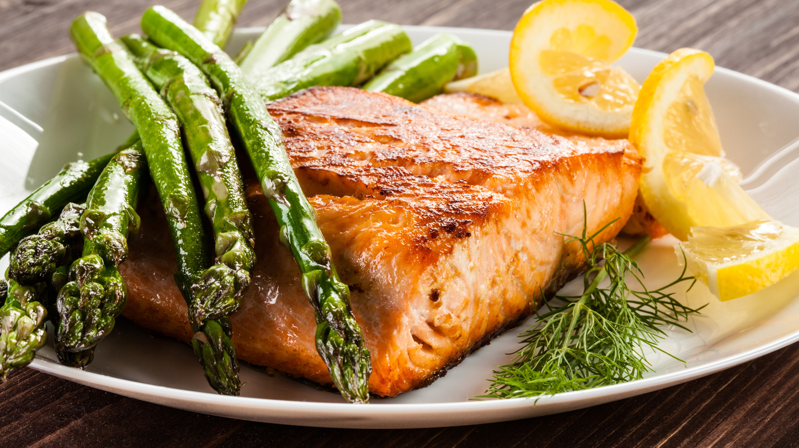 The Traditional Garnish Restaurants Use To Trick You Into Thinking Their Fish Is Super Fresh - Tasting Table