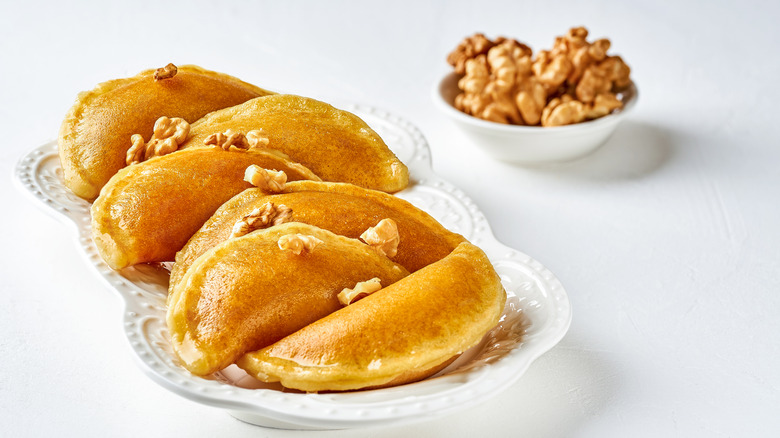 qatayef with walnuts 