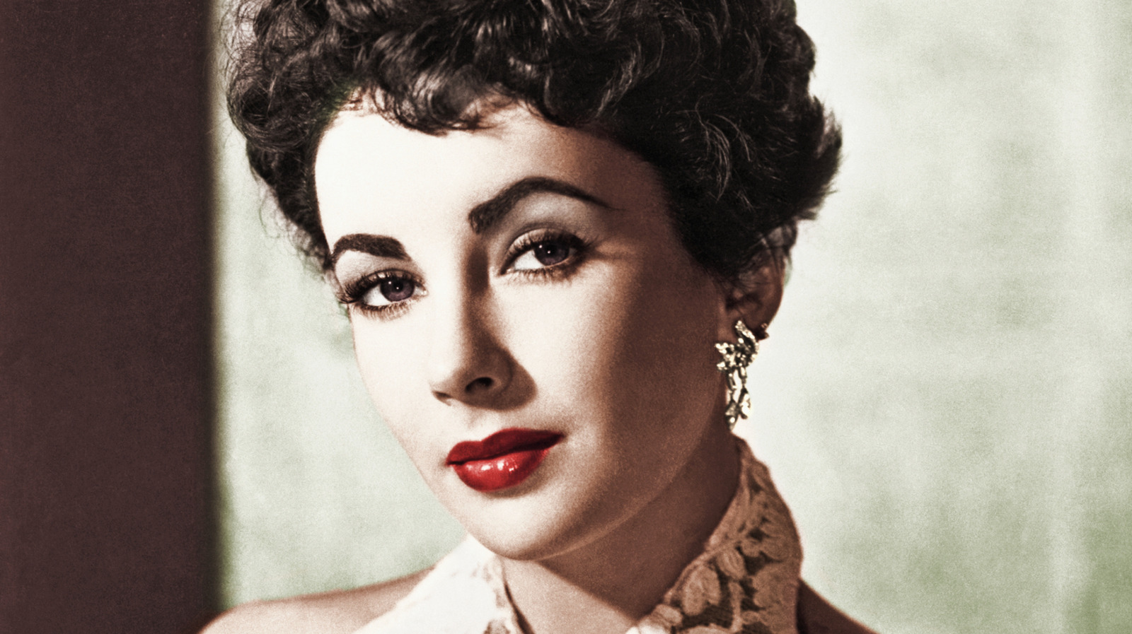 The Treat Elizabeth Taylor Always Kept Bedside For Late-Night Indulgences