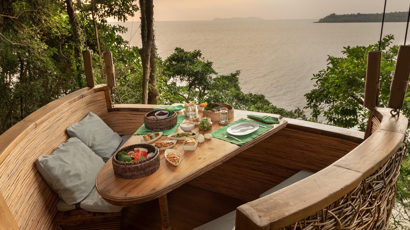 The TreeTop Thailand Restaurant That Only Serves 4 Guests At A Time