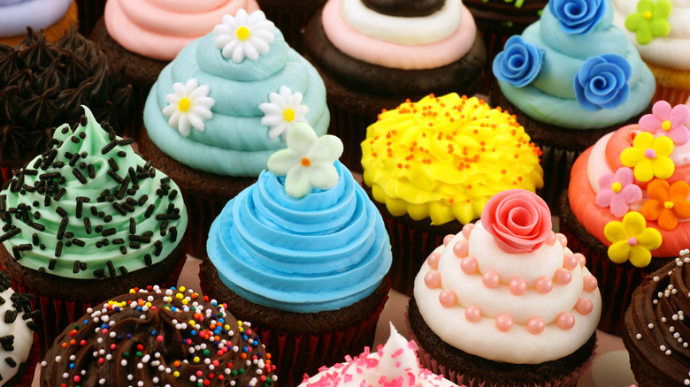 batch of frosted cupcakes