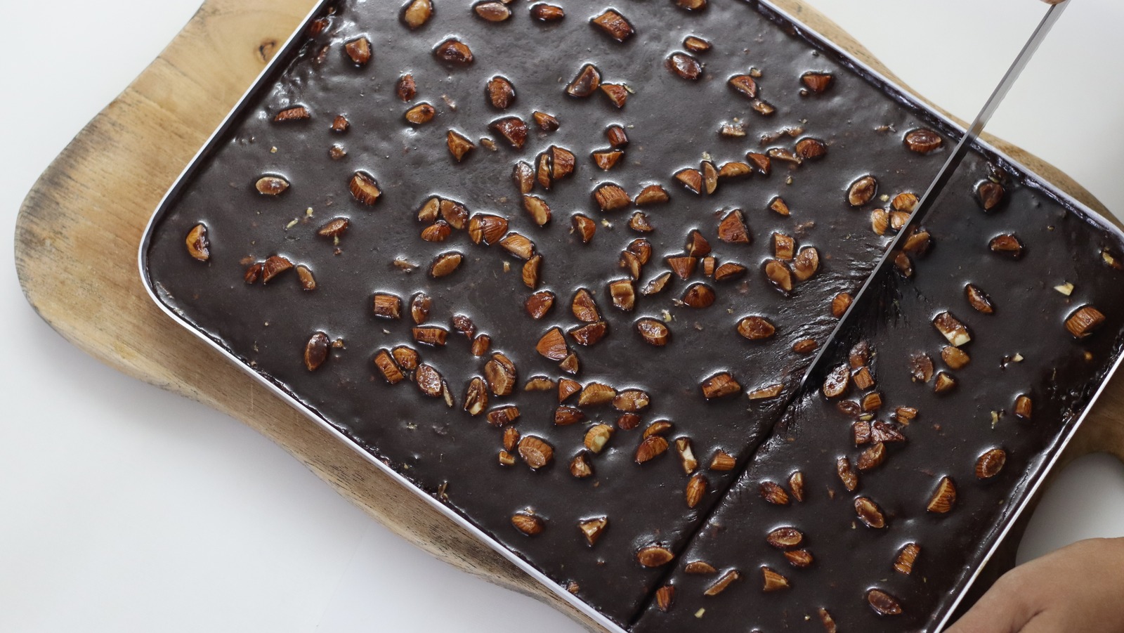 The Trick For Removing Sheet Cake From Its Pan Without Disaster
