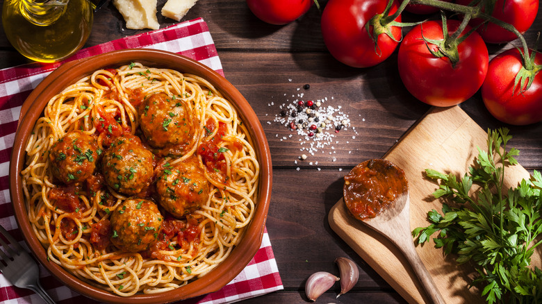 Plate with spaghetti and meatballs