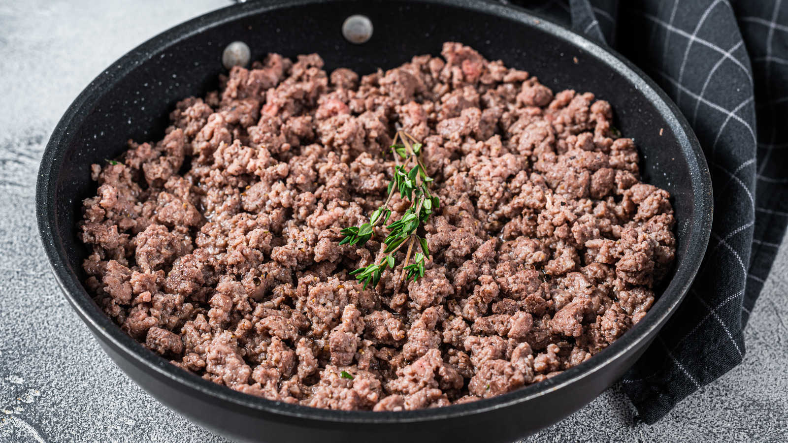 The Turkey Baster Hack For Easily Removing Grease From Ground Beef