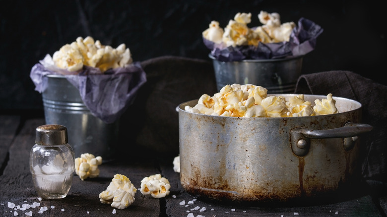 Popcorn in several aluminum pots