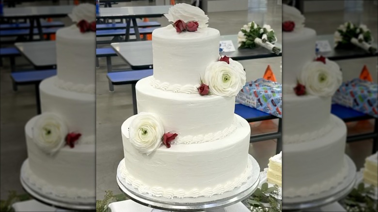 Sam's Club wedding cake in Sam's Club food court