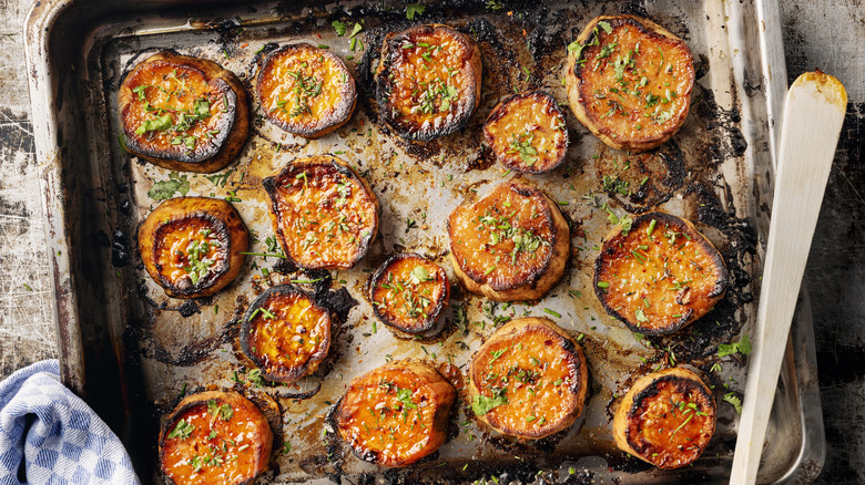 Crispy sweet potatoes and herbs