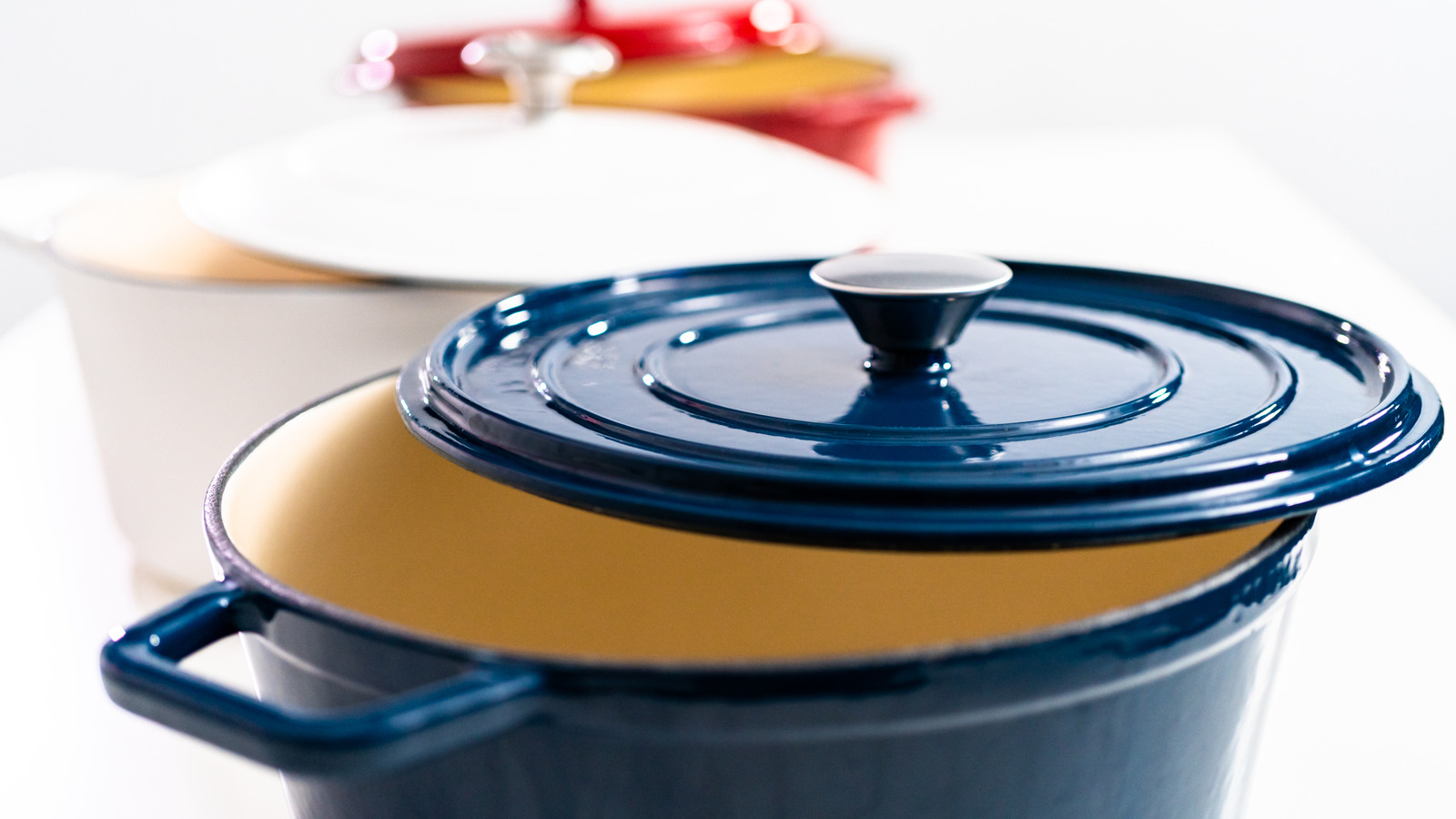 How to Clean a Dutch Oven - Best Ways to Clean an Enameled Cast Iron Dutch  Oven