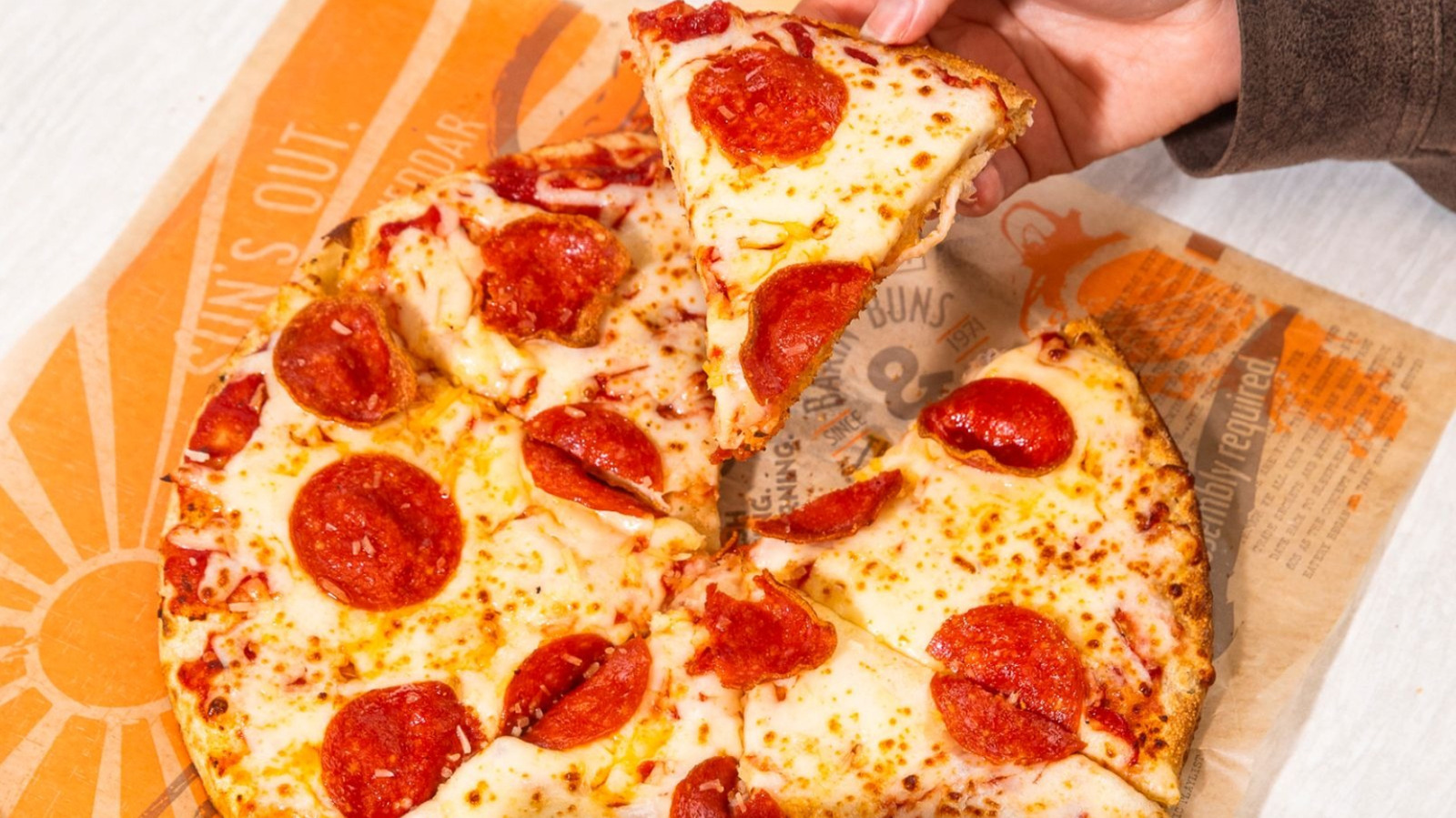 The Underrated Chain Where $5 Pizzas Are Still On The Menu (If You Go At The Right Time) - Tasting Table