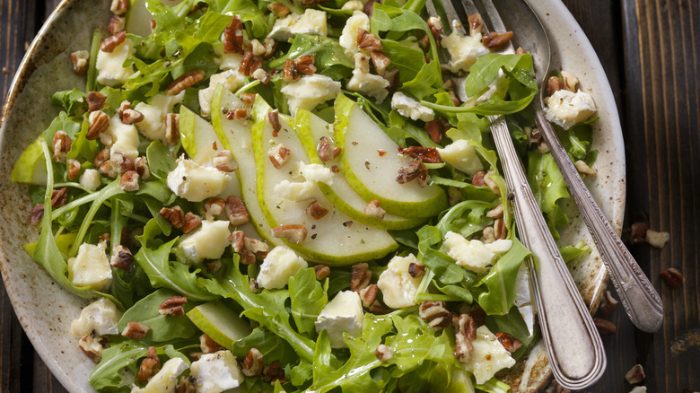 bowl of pear and walnut salad