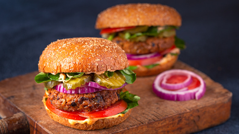Veggie bean burgers with toppings