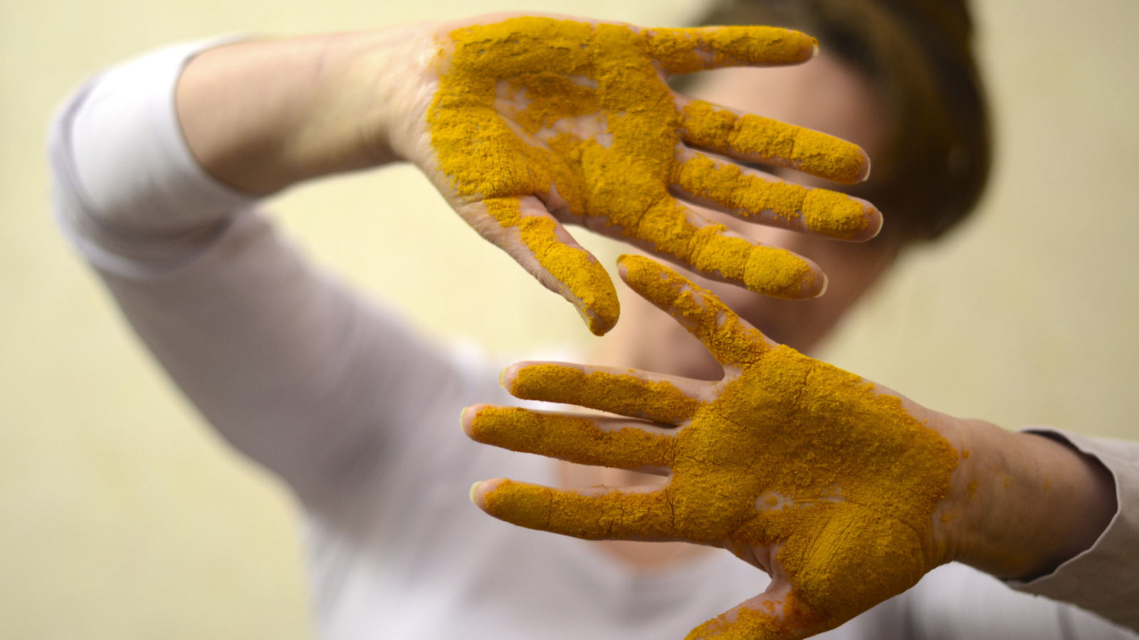 The Unexpected Vegetable You Need To Remove Stubborn Stains From Your Hands - Tasting Table