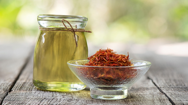 safflower spice and oil