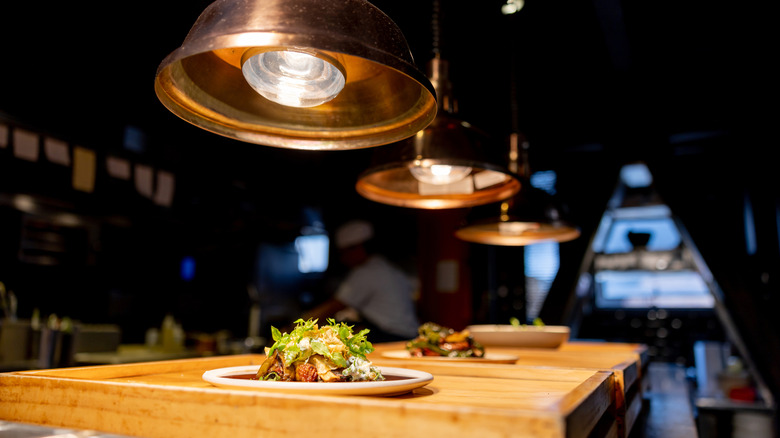 Plates of food under heat lamps