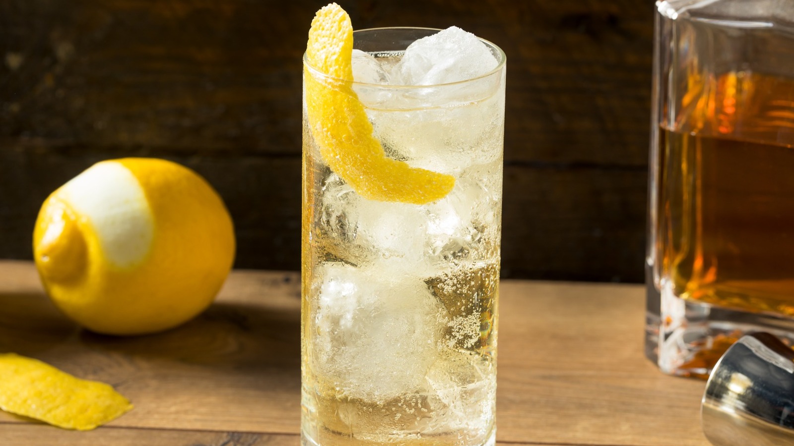 Use Superfine Sugar To Make A Whiskey Fizz Highball For The Best Results