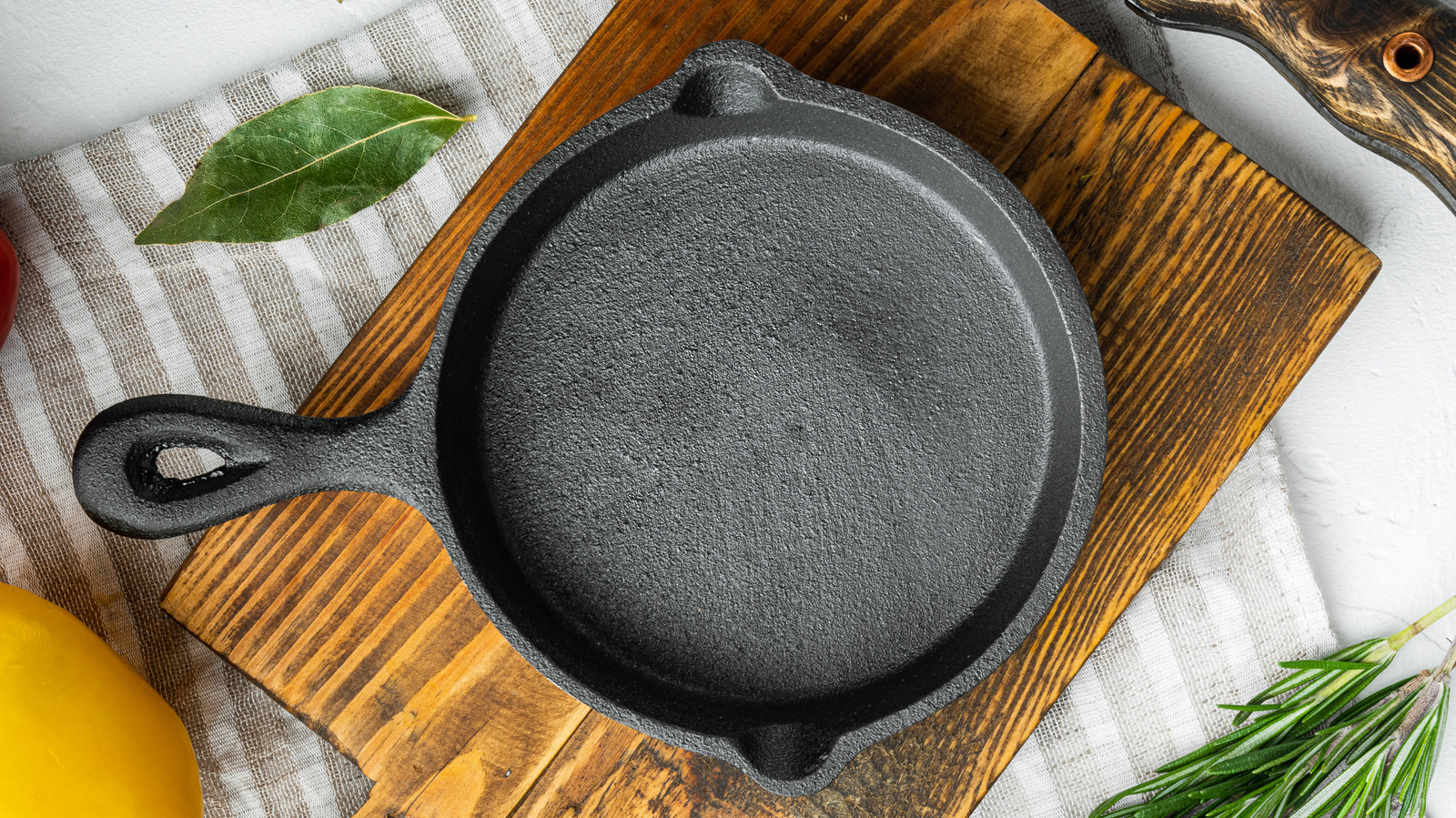 The Vegetables That Don't Cook Well In Cast Iron (They're Not The Ones You'd Guess) - Tasting Table