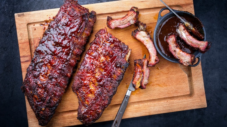 Barbecued ribs on cutting board