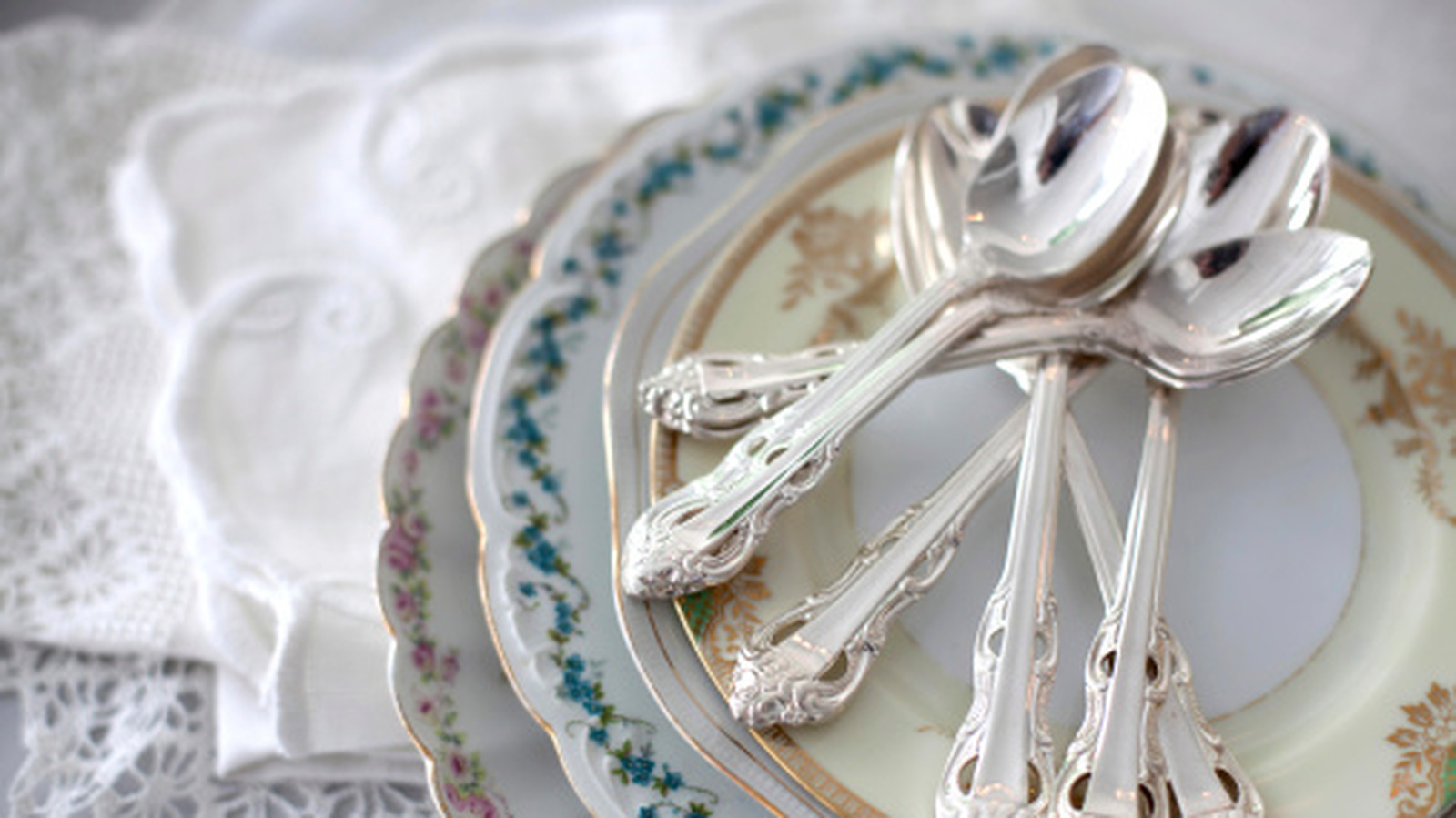 The Vintage Tableware Pieces You're Probably Overlooking At The Thrift Store (Yes, They're Still In Style!)