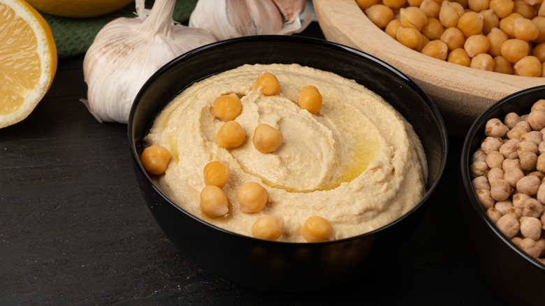 Hummus bowl chickpeas on top