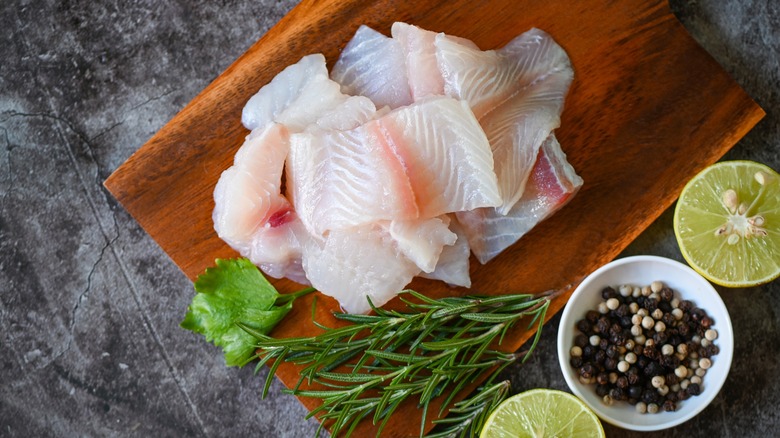 Raw fish and seasonings 