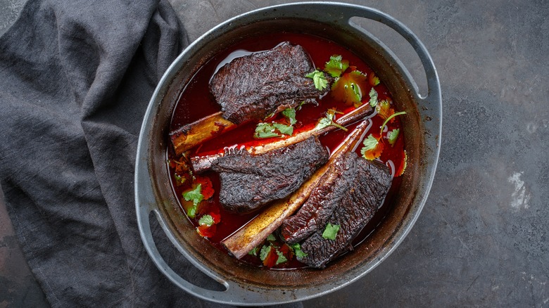 Short ribs in red wine 