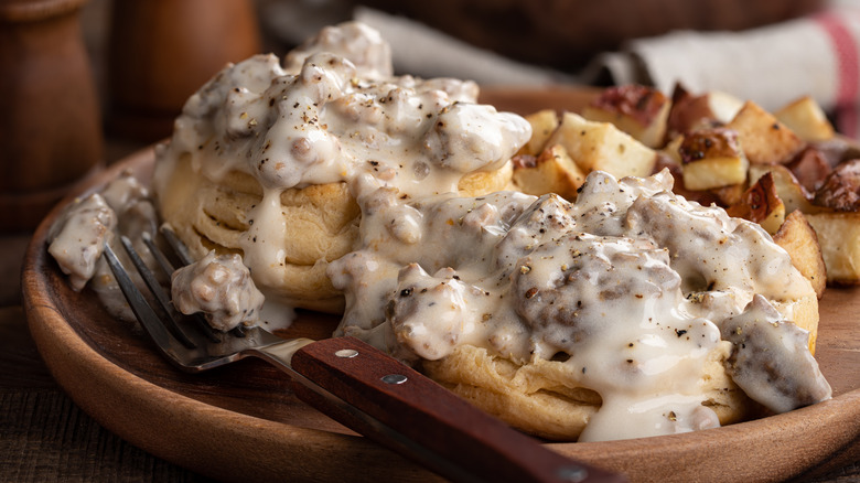 biscuits with sausage gravy