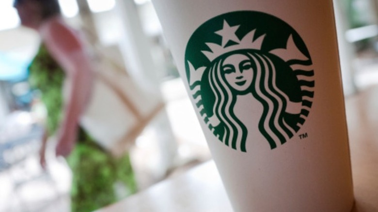 Close up on a cup with the Starbucks logo