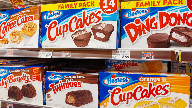 Grocery store dispaly of Hostess brand snacks