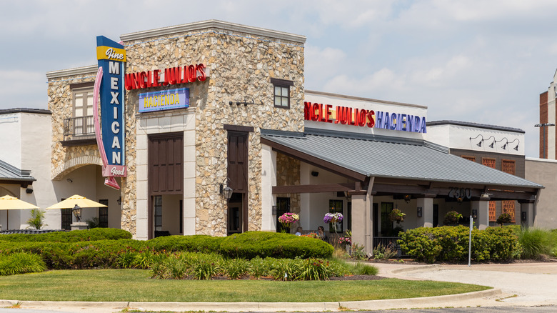 Uncle Julio's restaurant building exterior