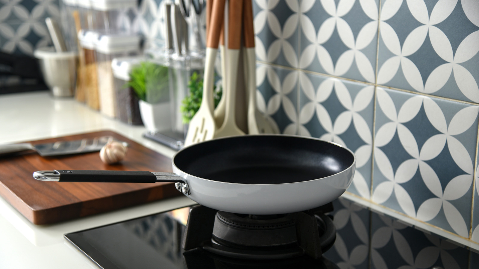 The Worst Mistake You Can Make With A Nonstick Pan - Tasting Table