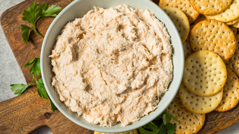 Creamy crab dip appetizer crackers