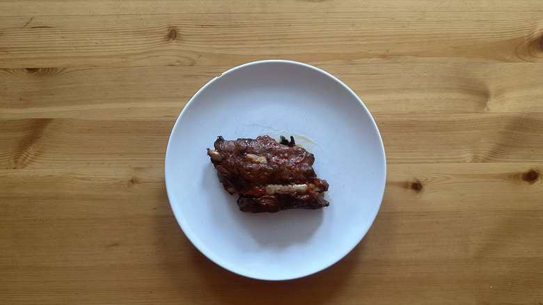 Lloy'ds ribs on a plate