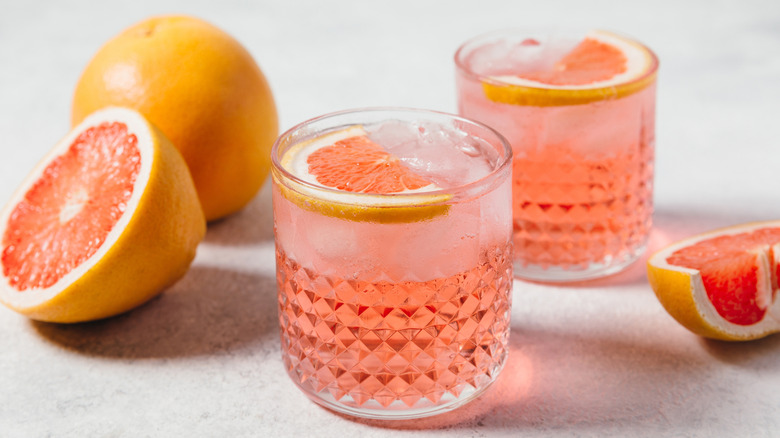 two paloma cocktails with grapefruit pieces