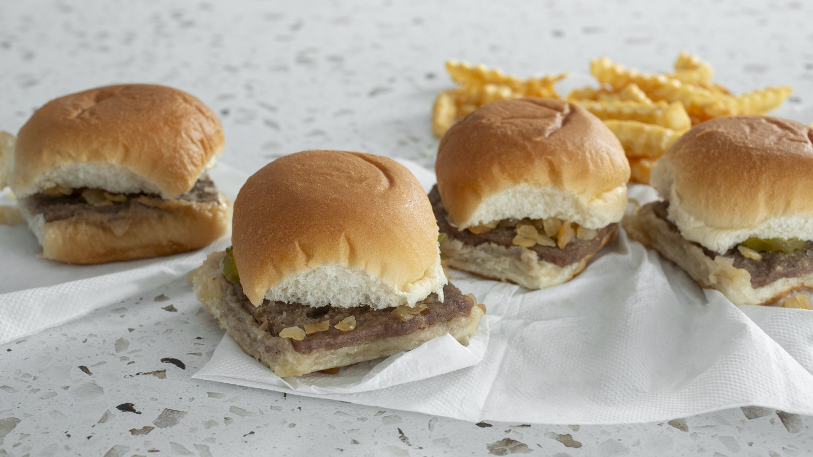 There Are No Krystal Or White Castle Locations In Colorado — So Visit This '80s-Founded Fast Food Chain For Burger Sliders