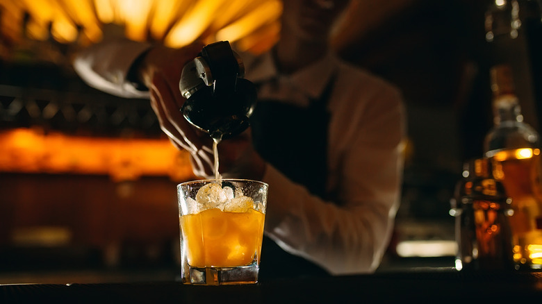 lemon juice in whiskey cocktail