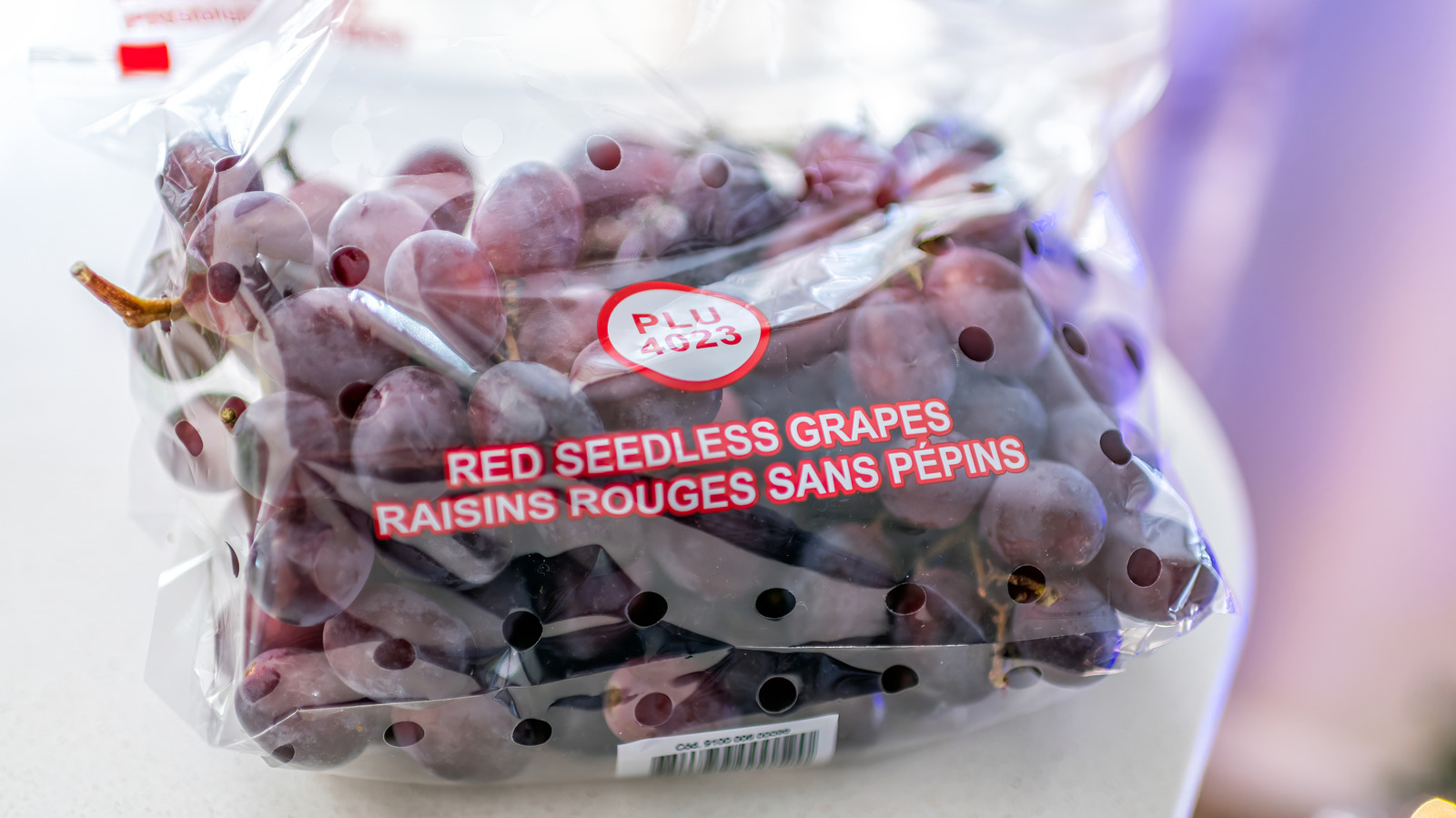 There's A Reason Grocery Stores Always Package Grapes In Ventilated Bags