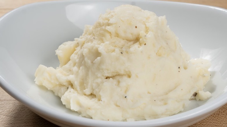 Heaping helping of Olive Garden mashed potatoes in a white dish