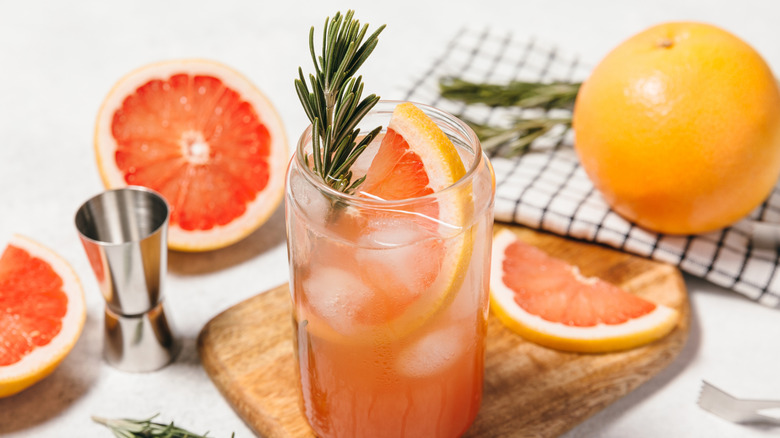 Grapefruit spritz with rosemary