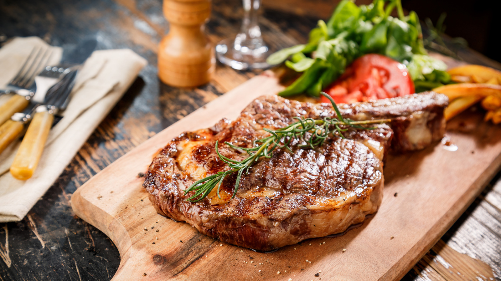 These Are The 5 Largest Steaks You Can Order At Steakhouse Chains