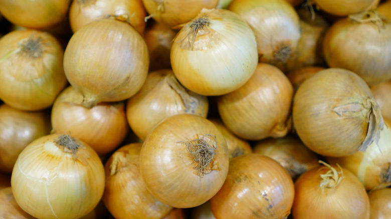 pile of Vidalia onions