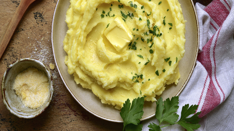 Mashed potatoes with herbs